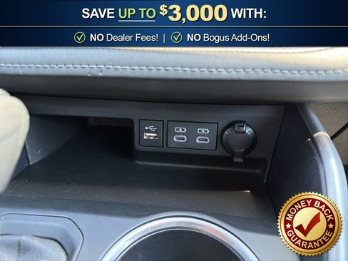 Used 2023 Toyota Highlander L image 25