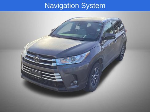 Used 2019 Toyota Highlander XLE image 1