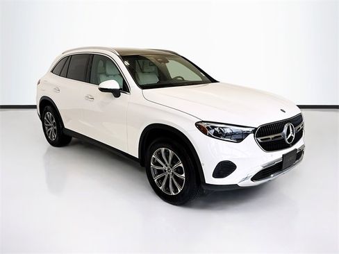 Used 2025 Mercedes-Benz GLC 300 4MATIC image 3