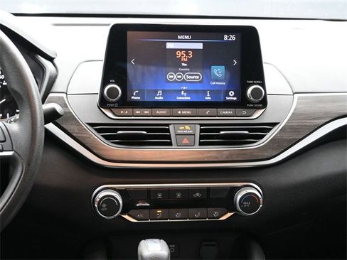 Used 2023 Nissan Altima 2.5 SV image 11