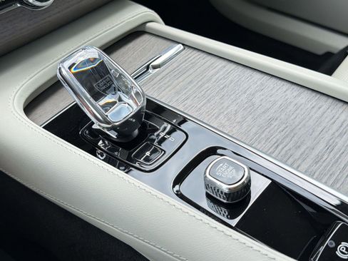 Certified 2023 Volvo XC90 T8 Ultimate w/ Lounge Package AWD/4WD image 17
