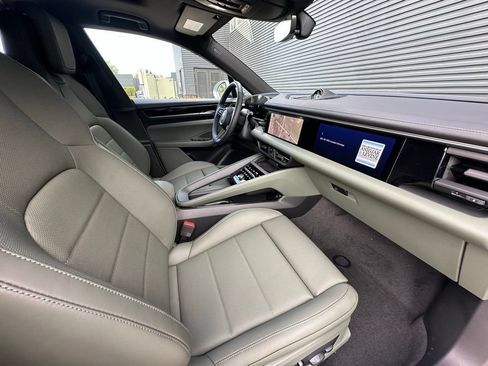 Used 2026 Porsche Macan Electric RWD image 39