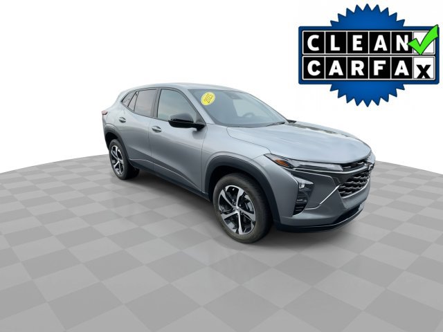 Used 2025 Chevrolet Trax RS w/ Driver Confidence Package FWD image 2