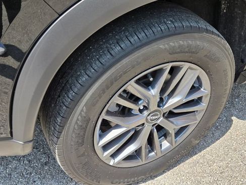 Used 2023 Nissan Rogue S AWD/4WD image 9