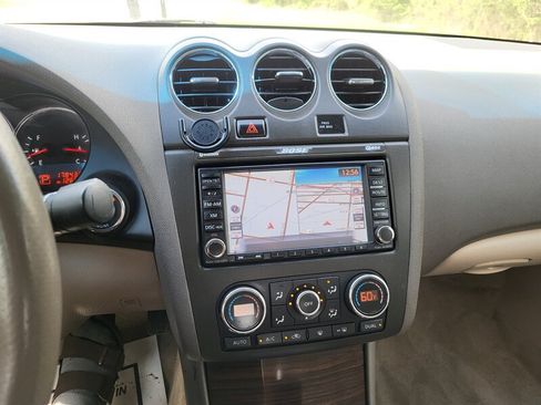 Used 2010 Nissan Altima 3.5 SR w/ Premium Pkg FWD image 18
