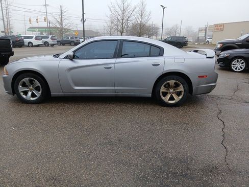 Used 2013 Dodge Charger SE w/ Sport Appearance Group image 8