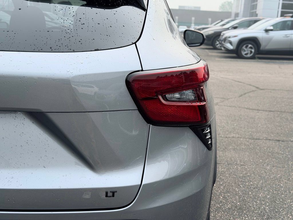 Used 2024 Chevrolet Trax LT w/ Driver Confidence Package FWD image 8