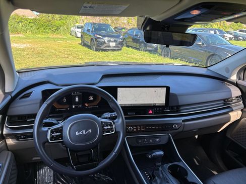 Used 2026 Kia Carnival FWD image 36