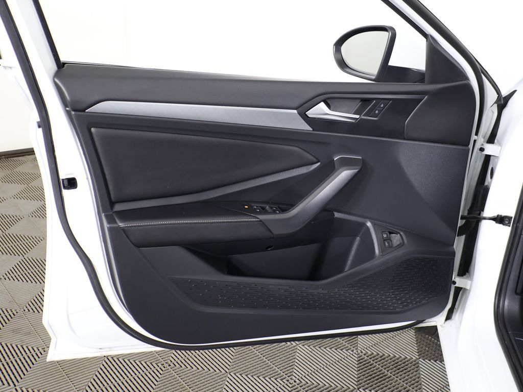 Used 2022 Volkswagen Jetta SE FWD image 21