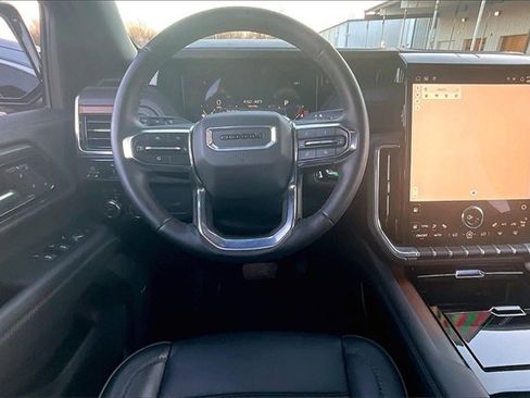 Used 2025 GMC Yukon Denali image 8