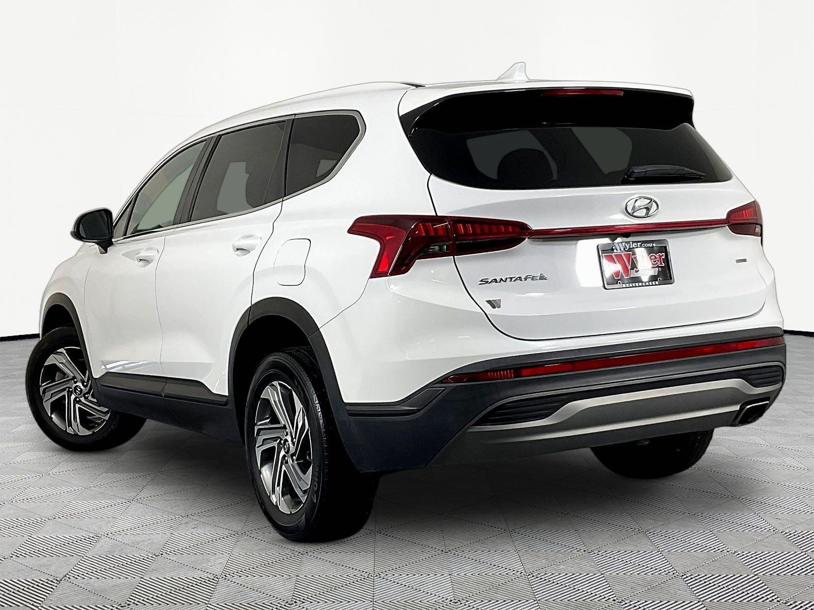 Used 2023 Hyundai Santa Fe SE w/ Cargo Package AWD/4WD image 4