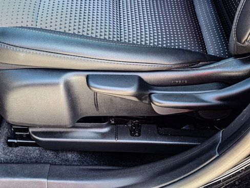 Certified 2025 Chevrolet Trax LT image 18