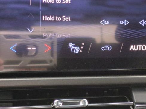 New 2026 Chevrolet Equinox EV LT image 23