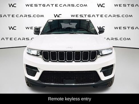 New 2025 Jeep Grand Cherokee Laredo w/ Luxury Tech Group I image 4