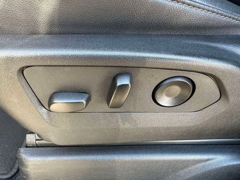 Used 2024 Chevrolet Suburban LT image 18