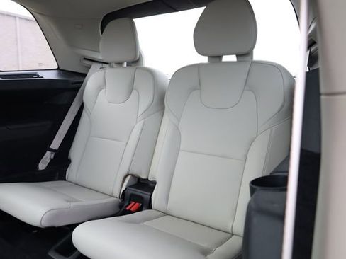 Used 2022 Volvo XC90 T5 Momentum image 33