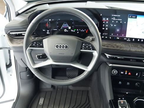 Used 2025 Audi Q5 Premium w/ Convenience Package image 13