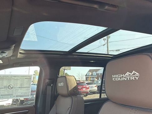 New 2026 Chevrolet Suburban High Country image 15