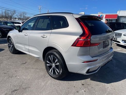 Certified 2025 Volvo XC60 B5 Core image 2