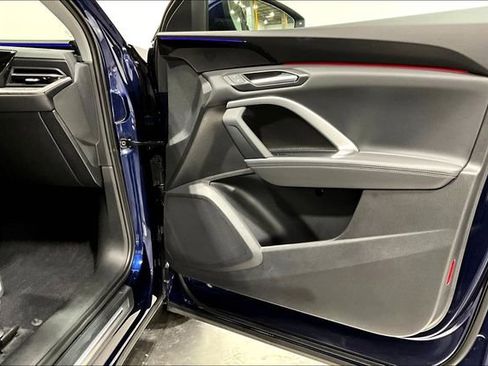 Used 2025 Audi Q5 Premium w/ Convenience Package image 18