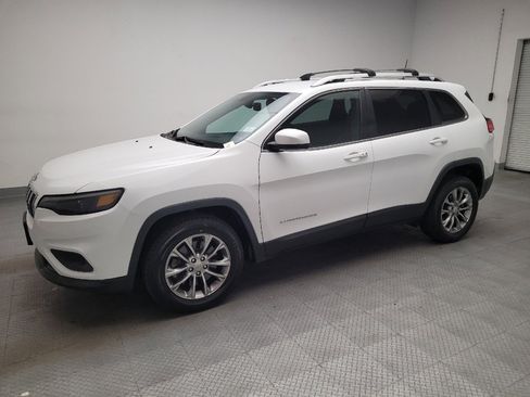 Used 2019 Jeep Cherokee Latitude Plus w/ Comfort/Convenience Group image 2