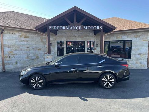 Used 2019 Nissan Altima 2.5 SV FWD image 2