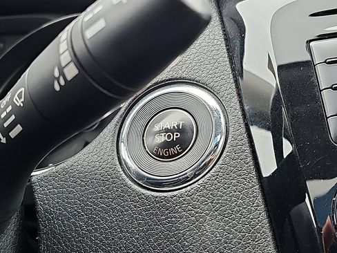 Used 2019 Nissan Rogue SL w/ Premium Package image 27