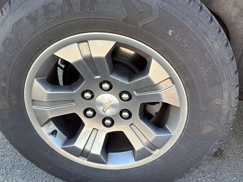 Used 2019 Chevrolet Tahoe LS AWD/4WD image 13