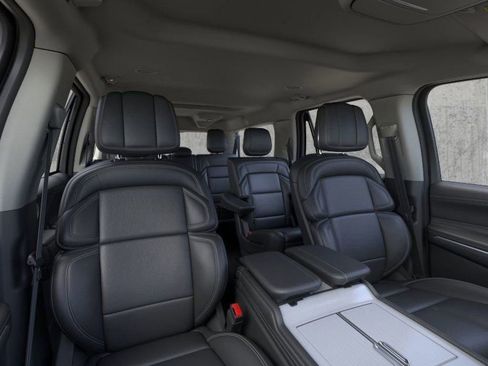 New 2026 Lincoln Navigator L Premier AWD/4WD image 10