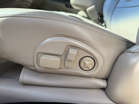 Used 2004 Cadillac De Ville DHS w/ Equipment Group image 15