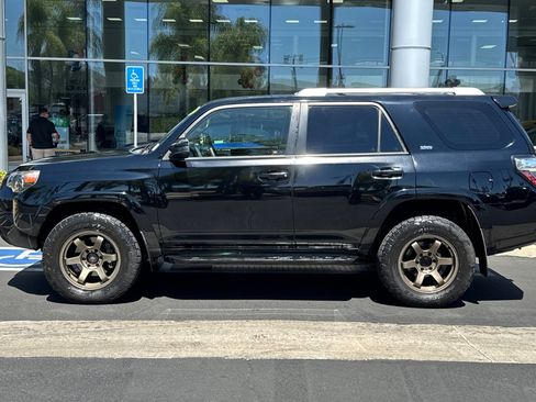 Used 2017 Toyota 4Runner SR5 w/ Convenience Package AWD/4WD image 7
