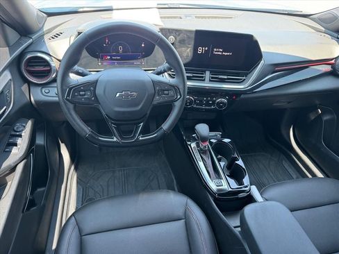 Used 2024 Chevrolet Trax RS FWD image 11