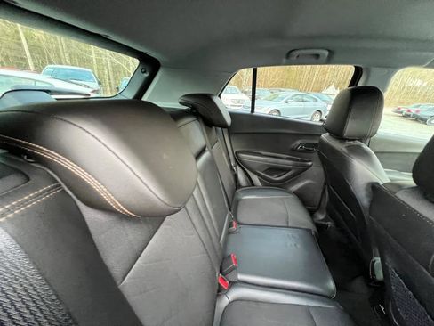 Used 2018 Chevrolet Trax LT w/ LT Convenience Package image 12