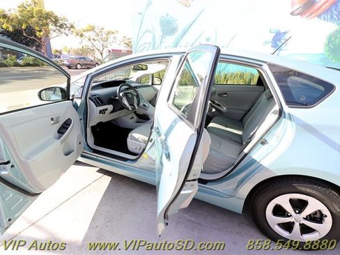 Used 2014 Toyota Prius Four w/ Solar Roof Package image 6