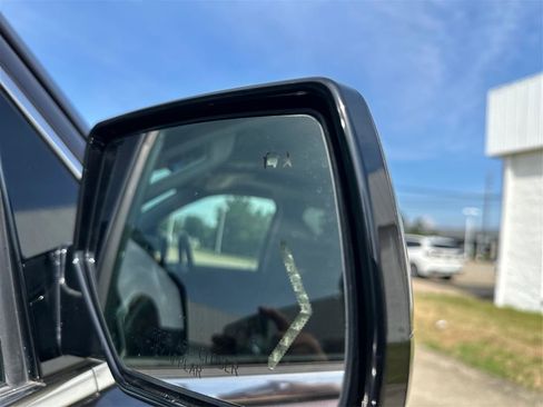 Used 2015 GMC Yukon XL Denali w/ Touring Package AWD/4WD image 27