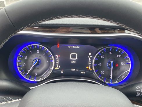 Used 2023 Chrysler Pacifica Limited image 20