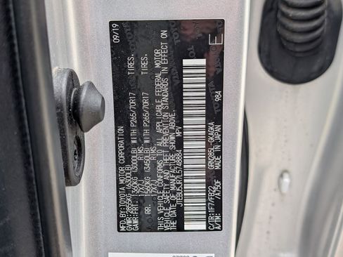 Used 2020 Toyota 4Runner SR5 AWD/4WD image 30