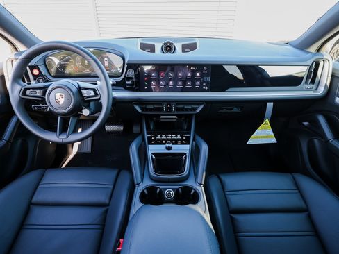New 2025 Porsche Cayenne image 24