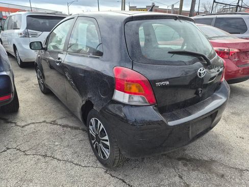 Used 2010 Toyota Yaris 2-Door Hatchback image 4
