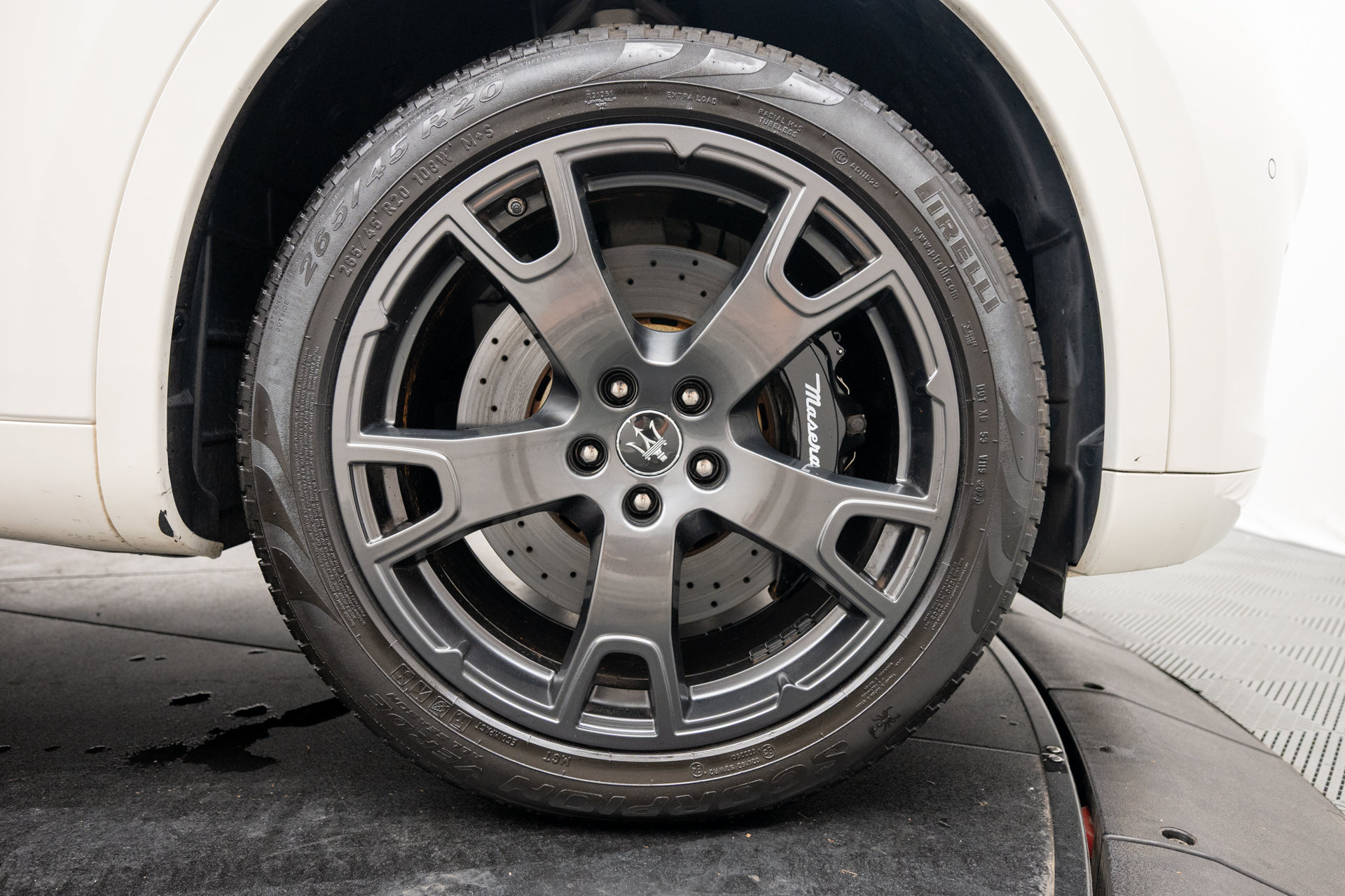 Used 2020 Maserati Levante S AWD/4WD image 30