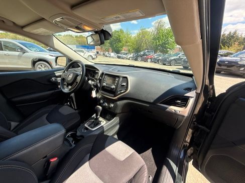 Used 2015 Jeep Cherokee Sport FWD image 16