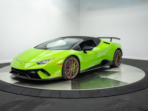 Used 2019 Lamborghini Huracan Performante AWD/4WD image 10