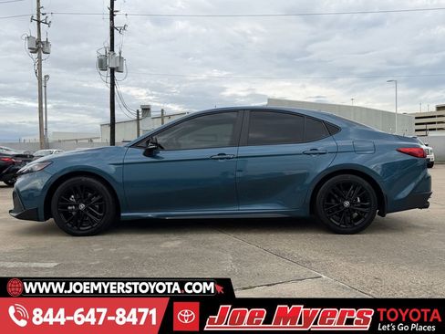 Used 2025 Toyota Camry SE w/ Multimedia Upgrade Package image 6