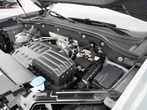 Used 2024 Volkswagen Atlas Cross Sport SE image 34