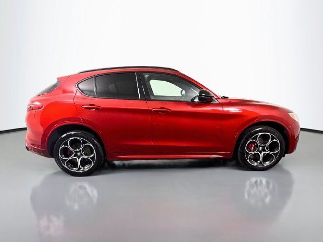 Used 2023 Alfa Romeo Stelvio Veloce AWD/4WD image 11