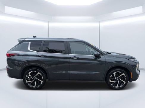 Used 2024 Mitsubishi Outlander SE FWD image 2