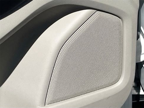 Used 2024 Ford Edge Titanium image 18