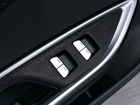 Used 2024 Lucid Air Pure RWD image 16