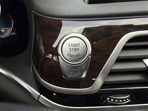 Used 2022 BMW 750i xDrive w/ M Sport Package image 24