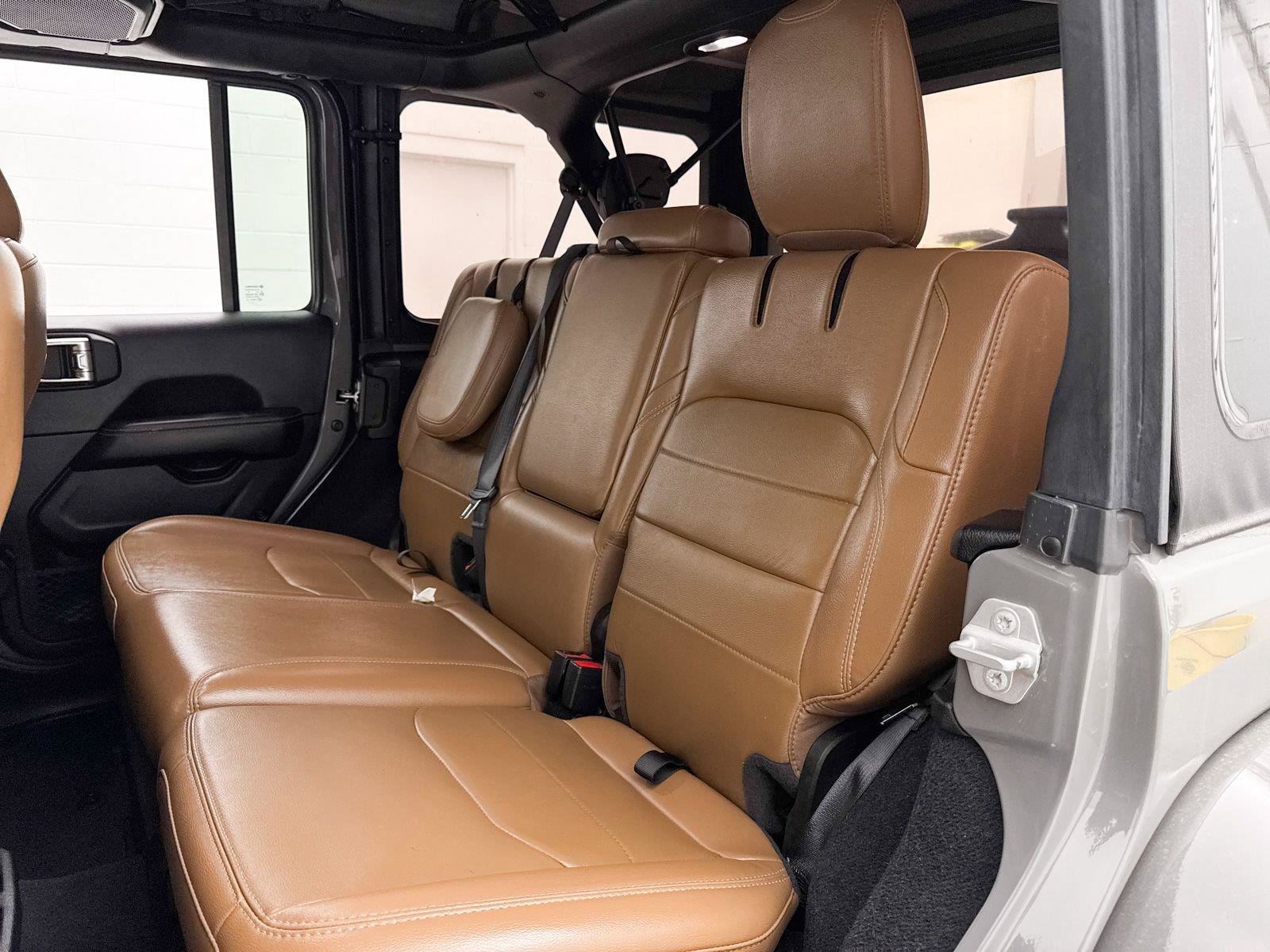 Used 2022 Jeep Wrangler Unlimited Sahara AWD/4WD image 29